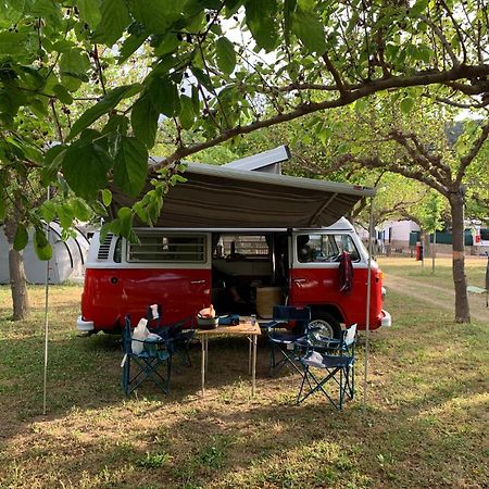 Retro Vw Kombi T2 Campervan L'Hospitalet de Llobregat Exterior photo